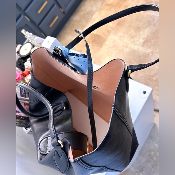 SOLD‼️‼️❌Designer supple soft leather tote 15 X 12 inches - Picture 6 of 7